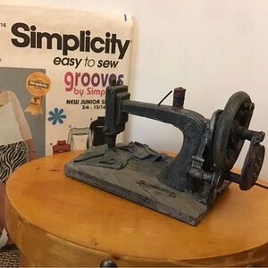 Vintage sewing machine miniature figurine